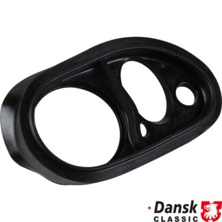 Gasket between oil tank, oil filter and inner rear wing