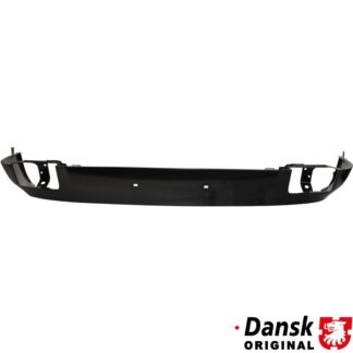 Front apron with hole for fog light