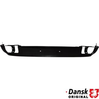 Front apron with hole for fog light