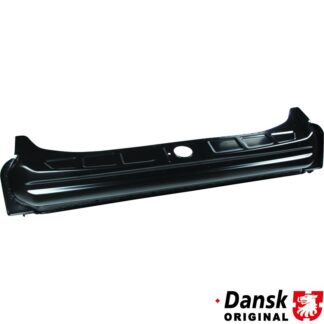 Engine rear lower panel